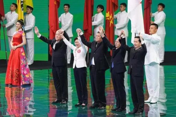 2025新澳门天天免费精准,词语释义、解释与落实与警惕虚假宣传-全面释义、解释与落实